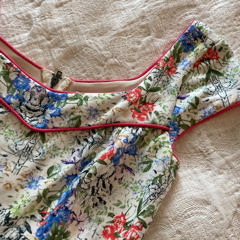 MADE | Spring Floral Dress - Picture 5 of 8
